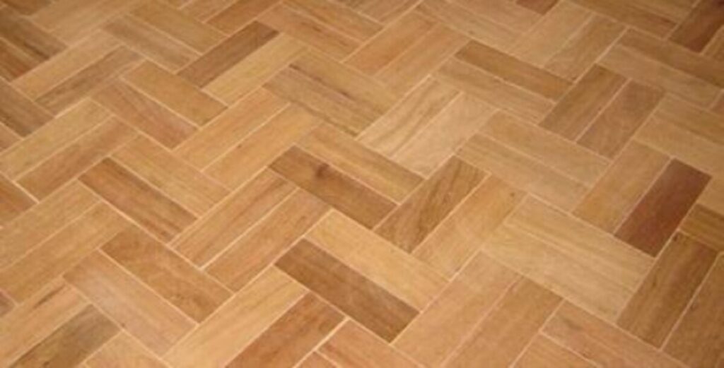 Piso com tacos de madeira na Kapor